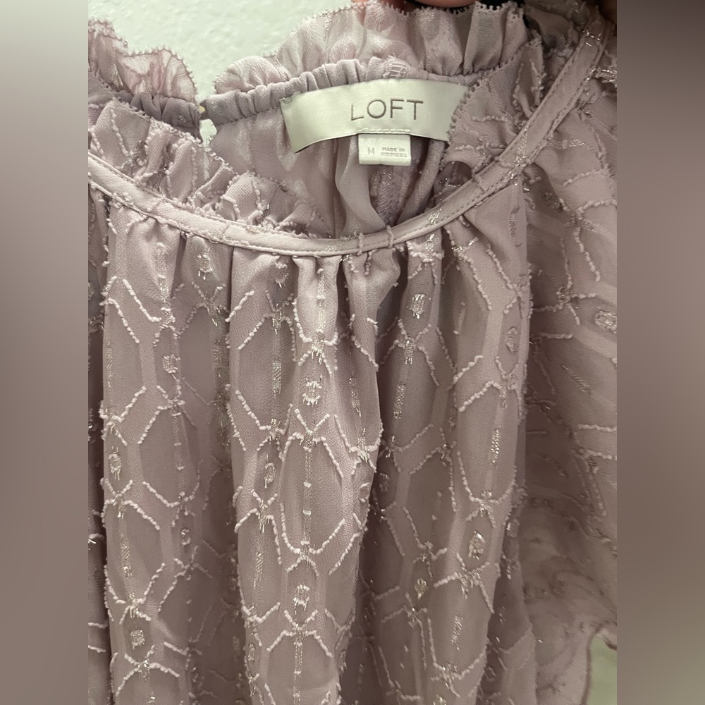 Loft Shimmer Clip Ruffle Shell Top Size Medium NWOT - Picture 4 of 5